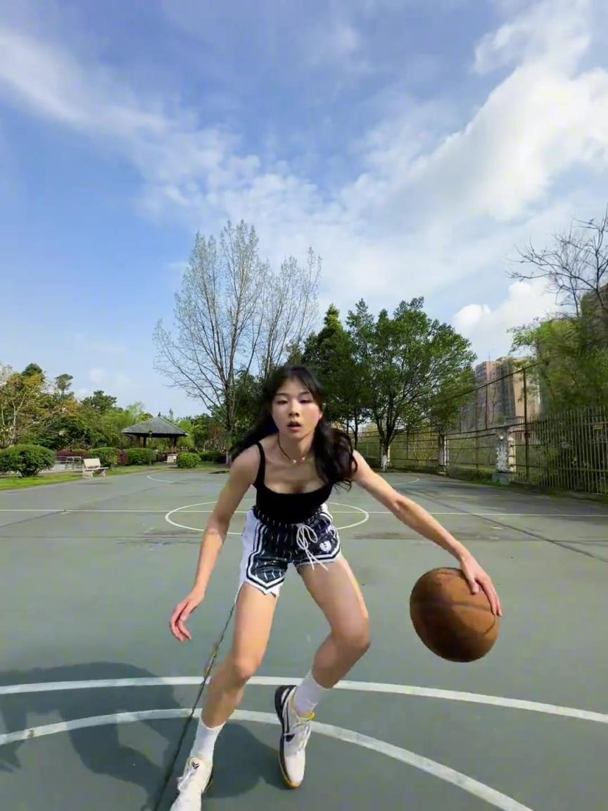 看著有點實力，敢背打我不？